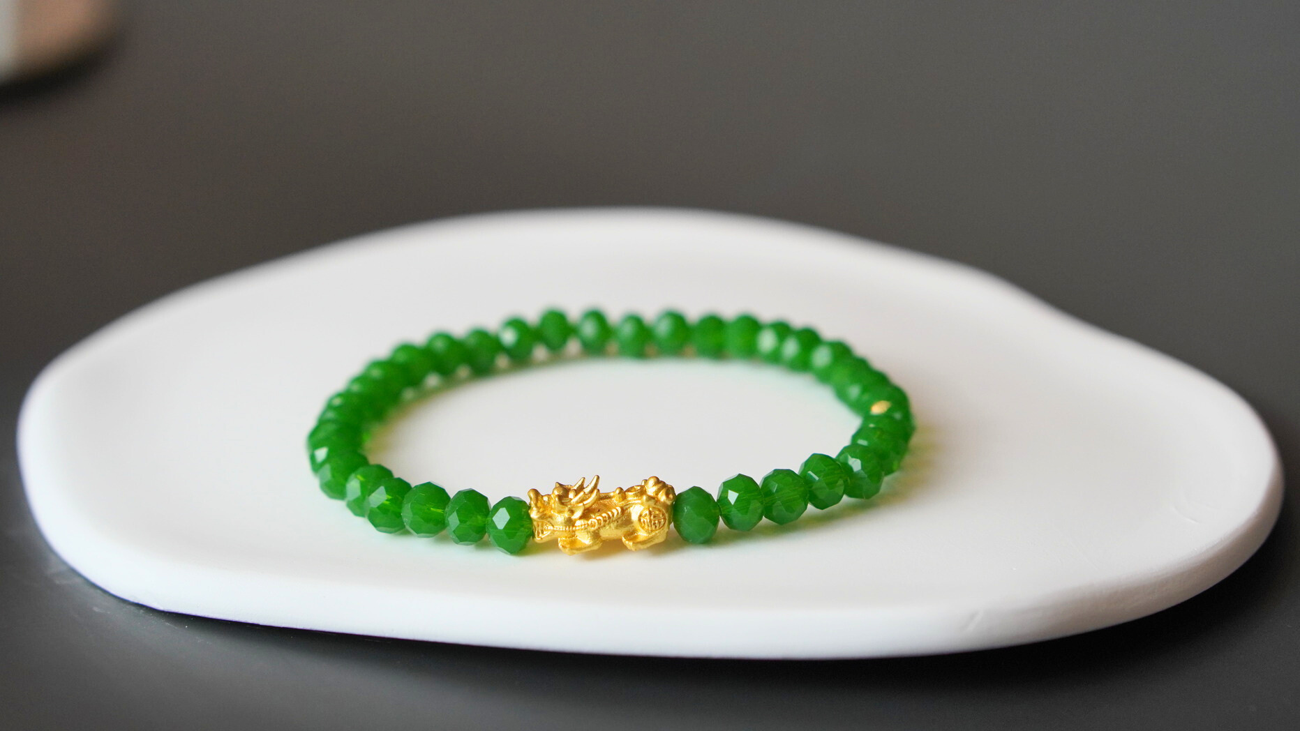 Modern - Neat - Minimalist Pi Yao Bracelet (Crystal Green)